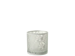 De Kaarsenhouder Orkaan Laat Glas Wit Groot is een cilindervormige glazen kandelaar met een matte afwerking en een patroon van doorschijnende tropische bladeren tegen een witte achtergrond.