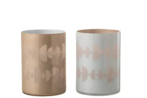 De Kaarsenhouder Orkaan Half Moon Glas Mix Set 2 bestaat uit twee cilindrische glazen kandelaars, een gouden en een zilveren, met moderne halve cirkel- en stippenpatronen, naast elkaar afgebeeld op een witte achtergrond.