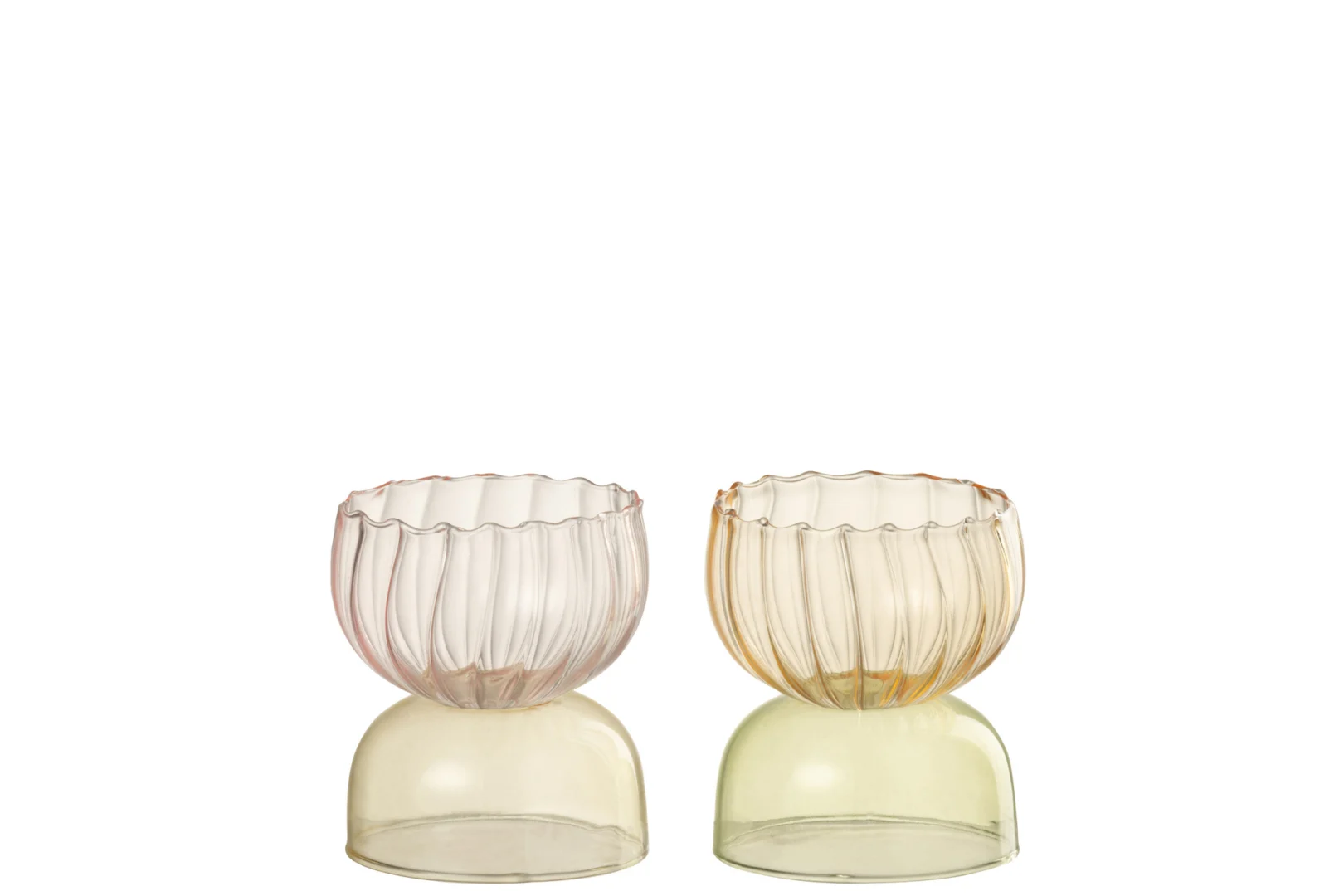De Kaarsenhouder Halve Bol Glas Mix Set 2 bestaat uit twee decoratieve glazen houders met geribbelde, bloemvormige randen - een roze, een licht amberkleurig - elk met een afgeronde basis, tegen een witte achtergrond.
