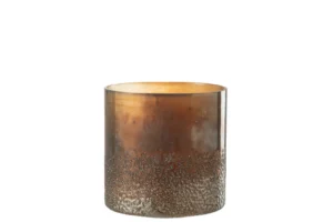 De Hurricane Glas Bruin Groot is een cilindervormige glazen kandelaar met een bruin kleurverloop, met een gestructureerde, gebobbelde onderste helft en een gladde bovenste helft.