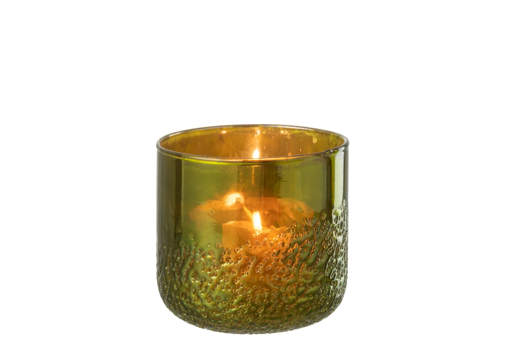 Een brandende kaars gloeit in de Spiegel Groen Glas Medium Formaat houder, met warm licht dat weerkaatst door het groene structuurglas.