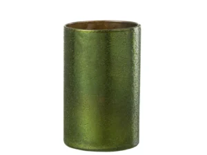 De Spiegel Groen Glas Groot is een hoge, cilindervormige vaas van groen glas met een gestructureerd, subtiel glinsterend oppervlak, rechtopstaand tegen een witte achtergrond.