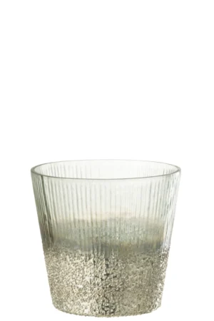 De Kaarsenhouder Orkaan Geribbeld Glas Zilver Groot is een kaarsenhouder van helder glas met een gestructureerde, bubbelende onderste helft en gladde, verticale ribbels op de bovenste helft, afgebeeld tegen een witte achtergrond.