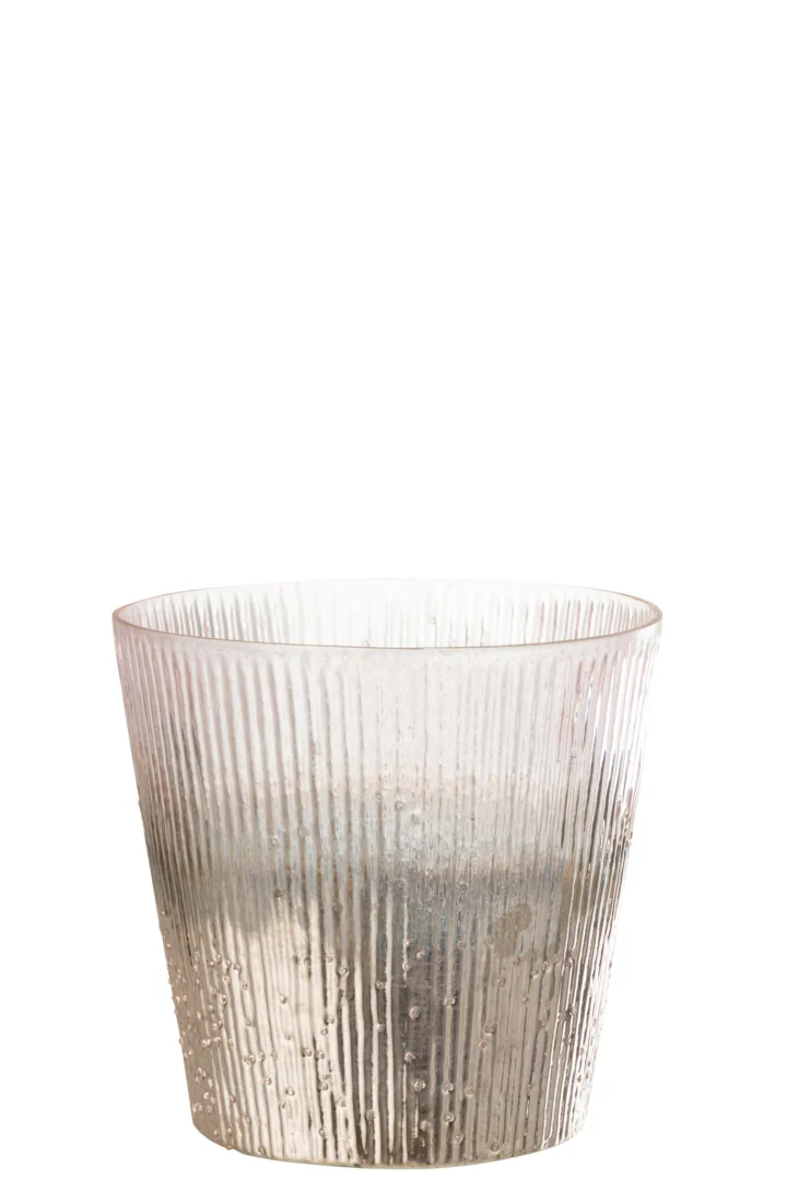 De Kaarsenhouder Orkaan Geribbeld Glas Roze Groot is een grote, geribbelde roze glazen kandelaar met verticale ribbels, tegen een effen witte achtergrond.