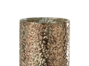 De Kaarsenhouder Orkaan Koper Geoxideerd Groot is een cilindervormige metalen kandelaar met een gestructureerde, kiezelachtige bronzen afwerking, afgebeeld tegen een witte achtergrond.