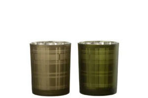 De Orkaan Rechthoekig Glas Groen Medium Assortiment Van 2 bestaat uit twee cilindrische glazen bekers met ruitmotieven - de ene in lichtbruin en de andere in olijfgroen - naast elkaar op een witte achtergrond.