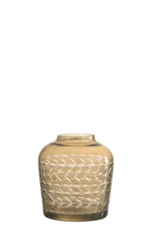 Theelichthouder Twijg Ronde Glas Rook is een transparante, lichtbruine glazen houder met een brede body, smalle opening en een geëtst chevron- of bladpatroon aan de buitenkant.