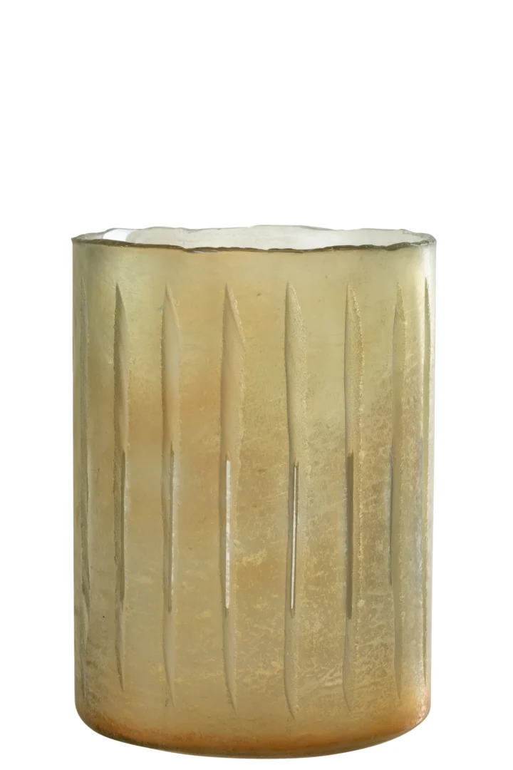 De Kaarsenhouder Strepen Glas Geel Groot is een gematteerde, cilindervormige glazen kandelaar met verticale geëtste strepen, een licht oneffen rand en een warme goudgele tint.