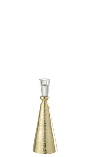 De Kaarsenhouder Tape Aluminium Glas Goud Transparant Medium heeft een metallic gouden, kegelvormige houder met een gehamerde textuur, waarin een helder glas gevuld met transparante vloeistof wordt getoond tegen een effen witte achtergrond.