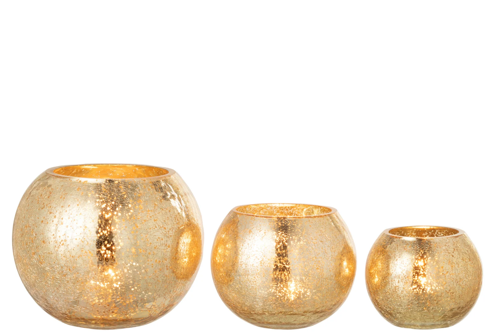 De Theelichthouder Orkaan Craquelure Glas Goud Groot is een ronde votiefkandelaar van goudkleurig glas met een gebarsten, glinsterende afwerking die het licht weerkaatst, afgebeeld met soortgelijke houders tegen een witte achtergrond.