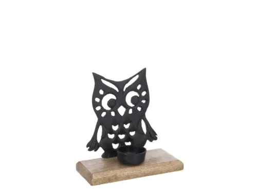 De Kaarsenhouder Uil Aluminium Hout Zwart Klein is een kleine zwarte uilvormige kandelaar met uitgesneden details op een rechthoekige houten voet en een ronde houder voor een waxinelichtje aan de voorkant.