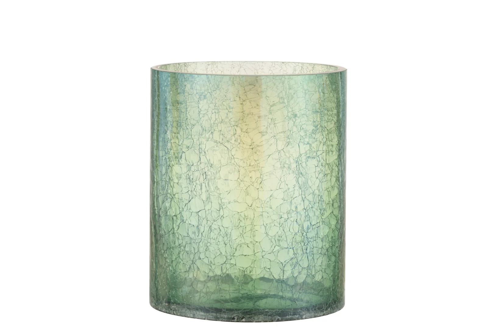 De Kaarsenhouder Orkaan Crackle Glas Groen Groot is een cilindervormige glazen kandelaar met een groenachtige tint en een kenmerkende craquelétextuur, rechtopstaand tegen een witte achtergrond.