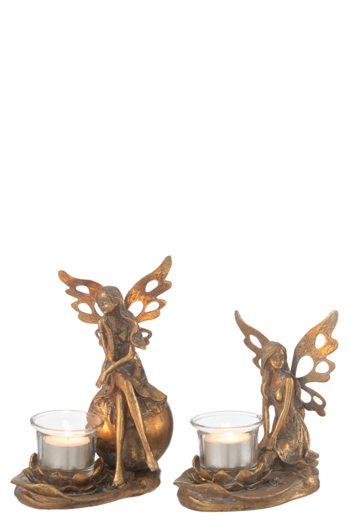 De Kaarsenhouder Vidia Metaal Goud Groot heeft twee bronsgouden feeënfiguurtjes op decoratieve sokkels, elk met delicate vleugels, elegant zittend en met een glazen beker voor een waxinelichtje in de hand.