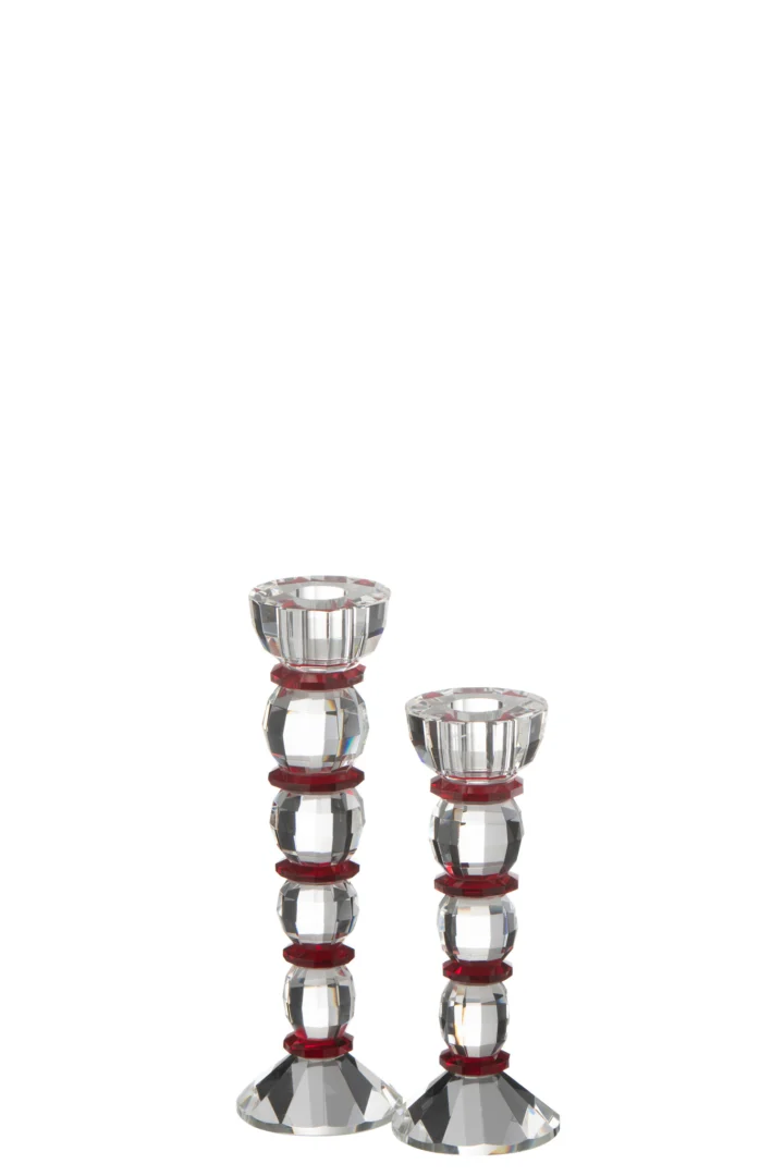 De Kaarsenhouder Annie Kristalglas Rood/Transparant Groot heeft twee heldere, gefacetteerde glazen kandelaars van verschillende hoogtes met gestapelde segmenten en rode accentringen, afgebeeld tegen een effen witte achtergrond.