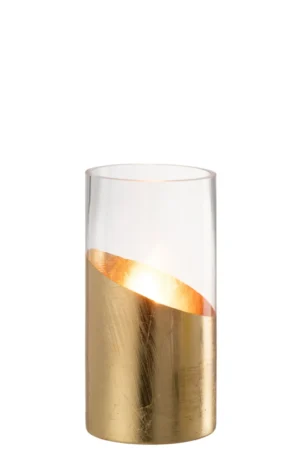 De Kaarsenhouder Orkaan Moa Glas Goud Klein is een kaarsenhouder van helder glas met een goudmetalen band op de onderste helft in een diagonale hoek, en er past een brandende kaars in.