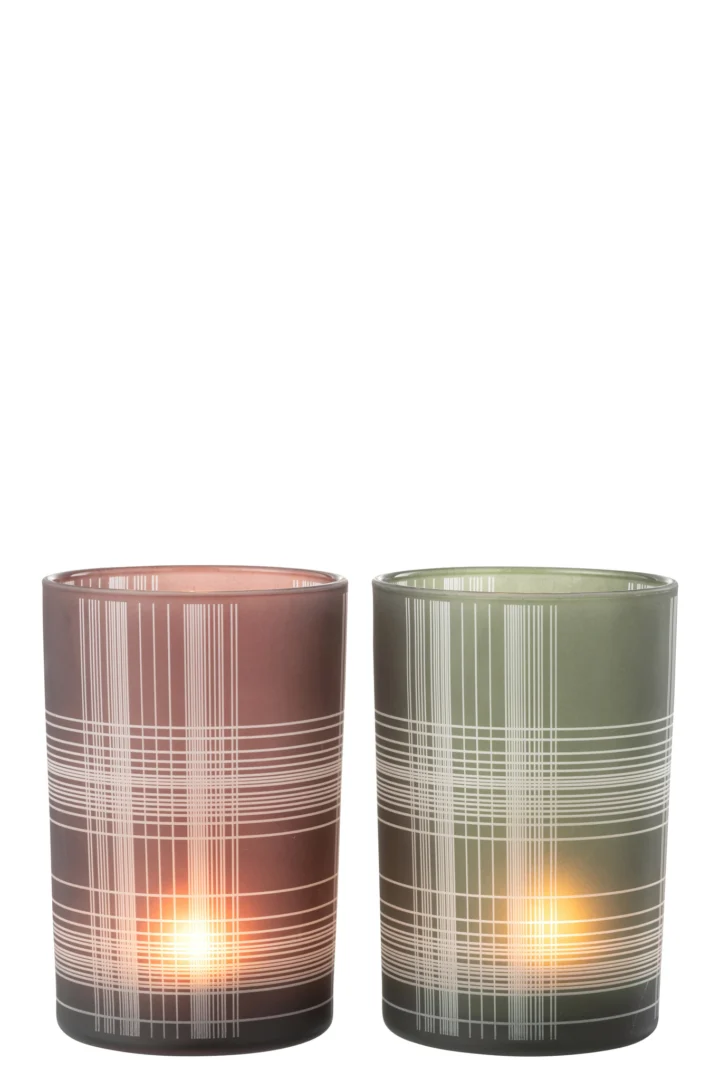 De Kaarsenhouder Orkaan Controle Glas Bruin Groen Groot Set 2 heeft twee glazen kandelaars, een bruine en een groene, elk met witte ruitmotieven en brandende vlammen, naast elkaar op een witte achtergrond.