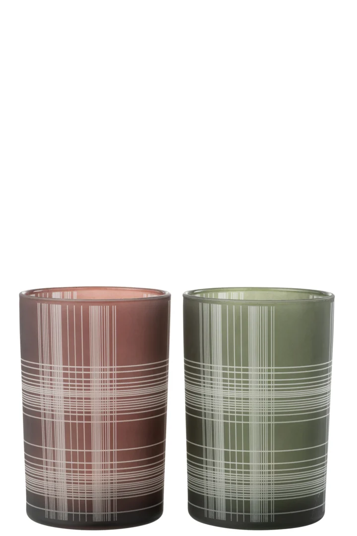 De Kaarsenhouder Orkaan Controle Glas set bestaat uit twee grote cilindrische glazen houders, een bruine en een groene, elk met een wit kriskraspatroon, naast elkaar tegen een witte achtergrond.