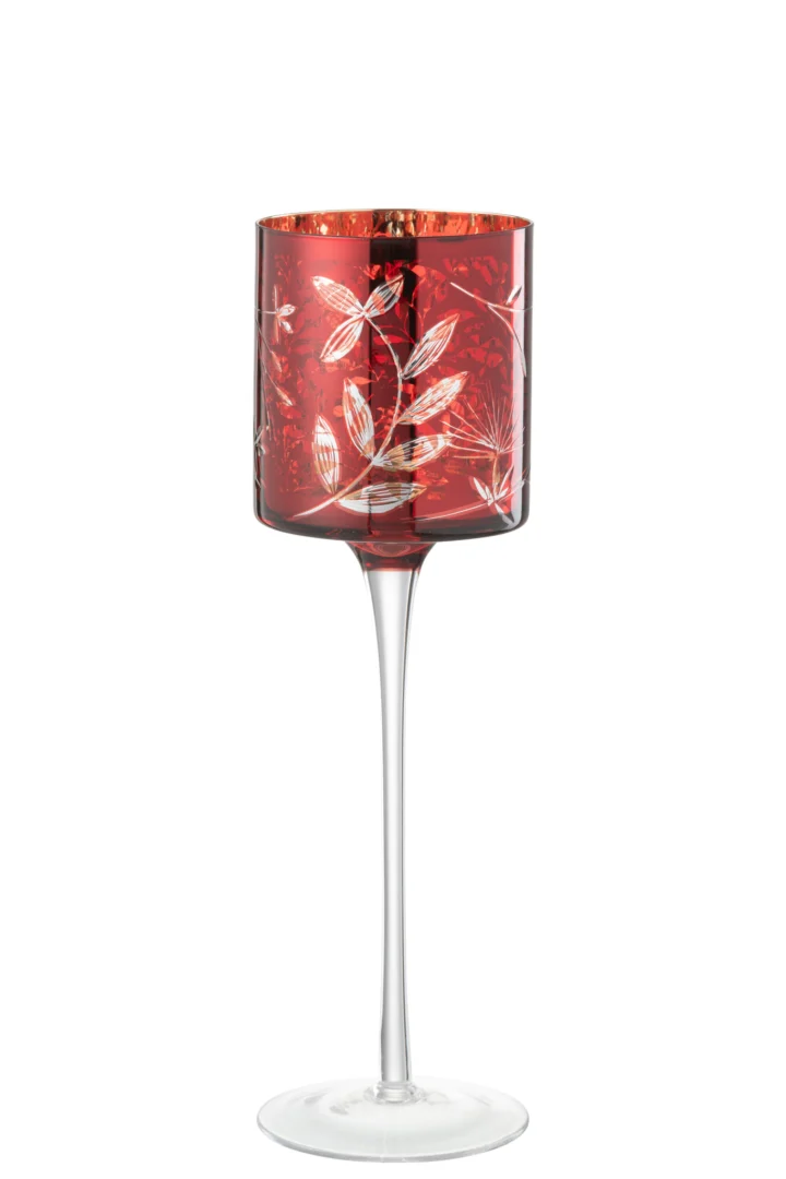 Een grote theelichthouder met heldere steel genaamd "Theelichthouder Op Voet Bladeren" heeft een dieprode glazen schaal met antiekgouden accenten en een ingewikkeld bladpatroon.