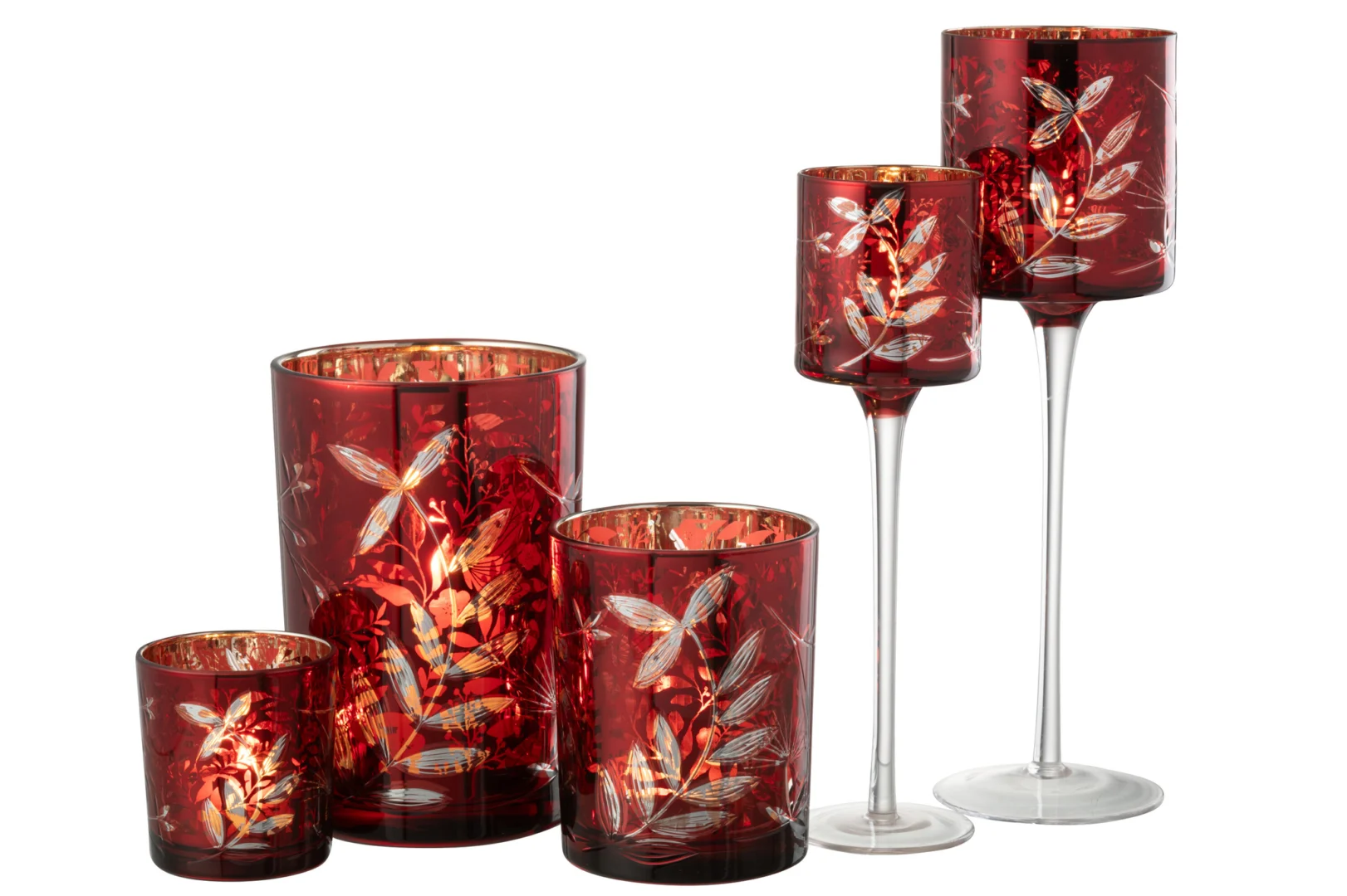 Set van vijf Theelichthouder Op Voet Bladeren kandelaars in rood/antiek goudkleurig glas, elk geëtst met een gouden en wit bladmotief. Inclusief twee hoge kandelaars met steel en drie kortere met platte bodem - allemaal met reflecterende binnenkant.