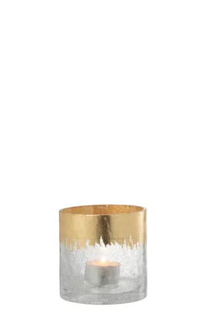 Een klein waxinelichtje gloeit in de Kaarsenhouder Orkaan Crackle Glas Transparant Goud Klein, een ronde glazen houder met een gebarsten textuur en een goudmetalen band aan de bovenkant.