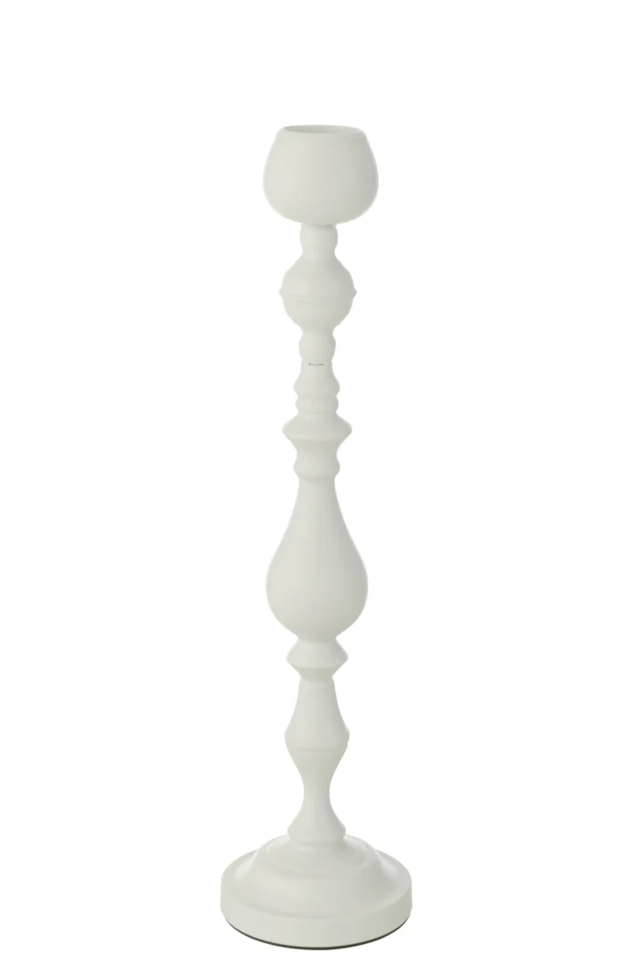 De Kaarsenhouder Monarchie Metaal Wit Groot is een hoge, witte decoratieve kandelaar met een sierlijk ontwerp en een ronde voet op een effen witte achtergrond.