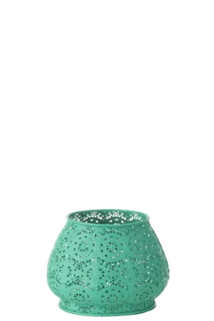 Een grote, cilindervormige lantaarn van cyaan metaal en glas met de naam "Theelichthouder Cilinder Metaal Glas Cyaan Groot" met ingewikkelde uitgesneden patronen tegen een effen witte achtergrond.