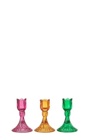 De Kaarsenhouder Tulp Glas Mix Set van 3 bestaat uit glazen kandelaars in roze, oranje en groen met tulpvormige bovenkant en geribbelde voet, naast elkaar op een witte achtergrond.