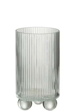 De Orkaan Clara Glas Transparant Groot - Kaarsenhouder is een heldere, geribbelde glazen beker met een cilindrische vorm en drie ronde glazen bolpootjes aan de onderkant, rechtopstaand tegen een effen witte achtergrond.