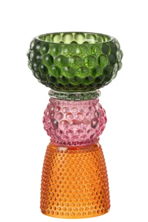 De Kaarsenhouder Jazzy Glas Mix is een kleurrijke glazen kandelaar met drie op elkaar gestapelde, gestructureerde segmenten: een groene kom bovenop, een roze bol in het midden en een oranje kegel onderaan, elk met verhoogde bubbelachtige patronen.