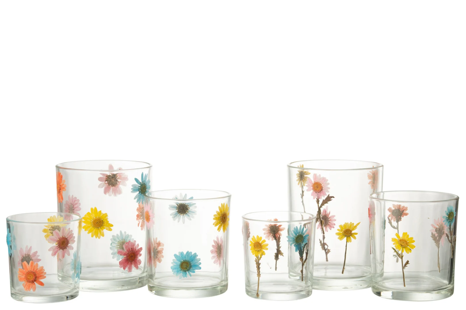 De Kaarsenhouder Orkaan Posy Glas Mix Groot Set van 2 heeft twee kandelaars van helder glas versierd met kleurrijke geprinte bloemen - geel, blauw, oranje en roze - tegen een witte achtergrond.