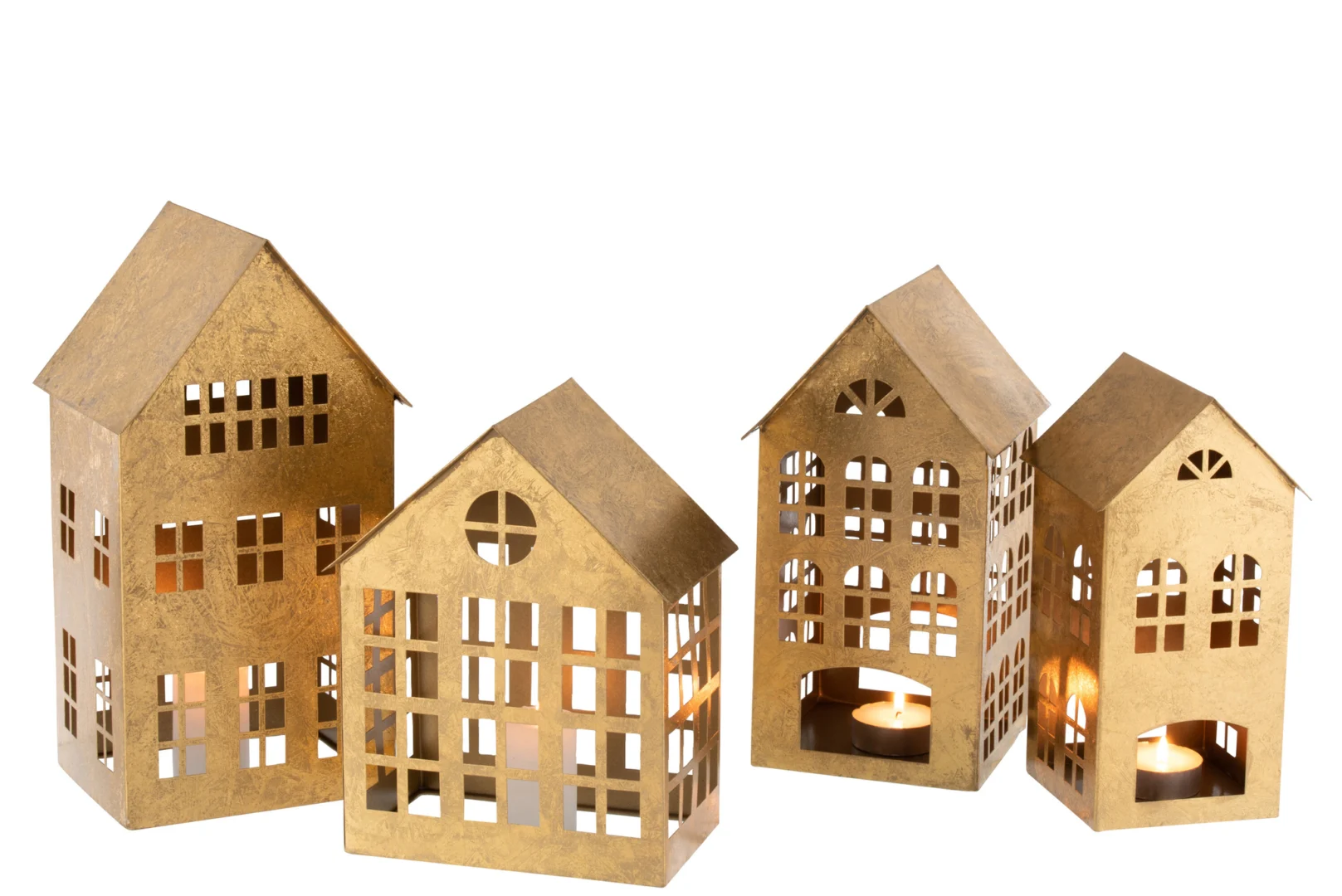 Vier Kaarsenhouder Huis Sigma IJzer Goud kandelaars, in de vorm van gouden huisjes met uitgesneden ramen en daken, gloeien warm met waxinelichtjes erin tegen een witte achtergrond.