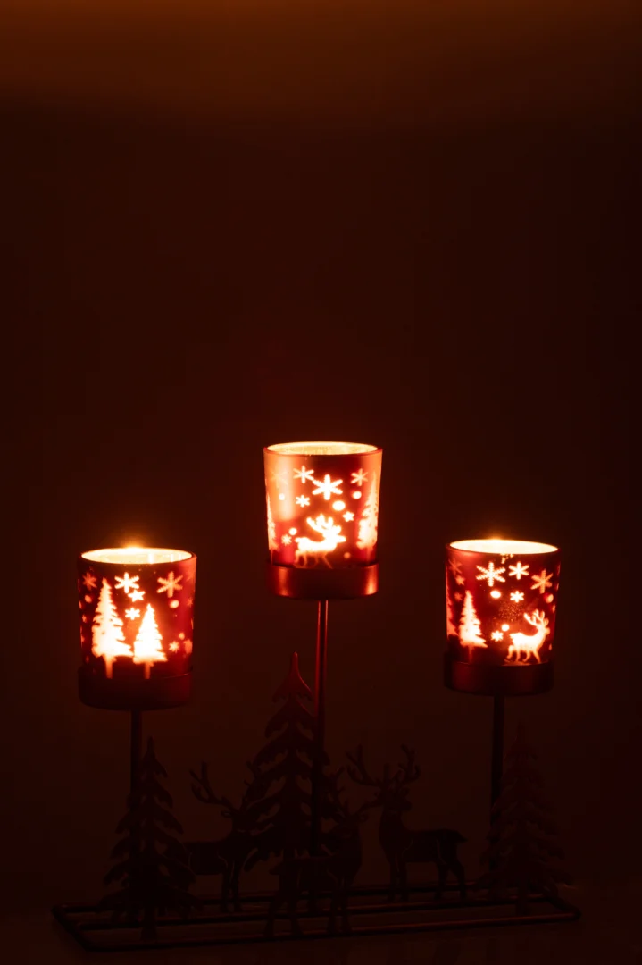 Theelichthouder Winter IJzer Roestbruin/Bruin 3 Glazen: Drie kandelaars met uitgesneden motieven werpen een warme feestelijke gloed en creëren een gezellige vakantiesfeer.