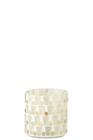 De Kaarsenhouder Cilinder Mozaïekglas Wit Goud Middel is een ronde witte decoratieve kandelaar met een geometrisch mozaïek van rechthoeken en gouden cirkels op de buitenkant, tegen een effen witte achtergrond.