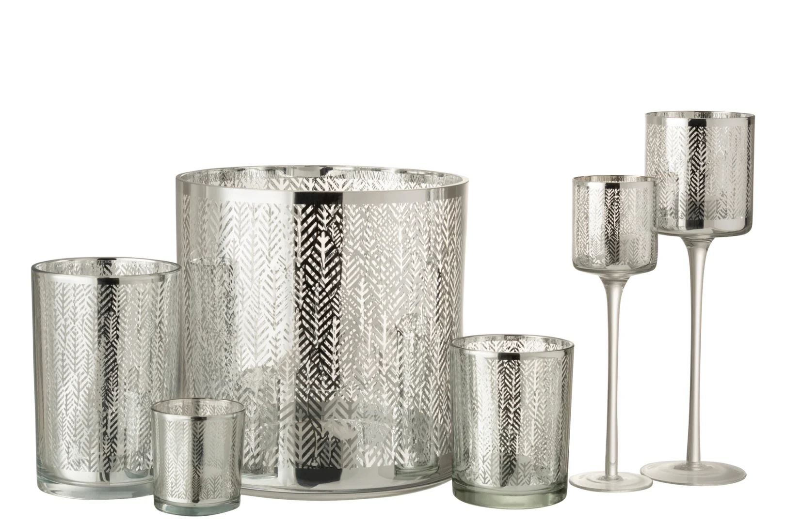 De Kaarsenhouder Glas Graanmotief Zilver Goud Grijs Set 3 bestaat uit drie glazen kandelaars met zilveren, gouden en grijze visgraatmotieven in verschillende hoogtes.