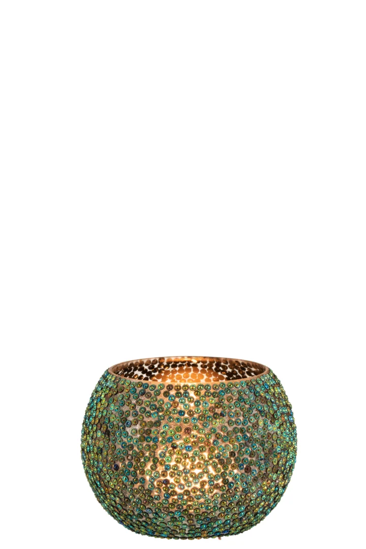 Theelichthouder Diamant Glas Blauw Groen Middel: Een ronde metalen waxinelichthouder versierd met glinsterende groene en turquoise kralen, met een warme gloed tegen een effen witte achtergrond.
