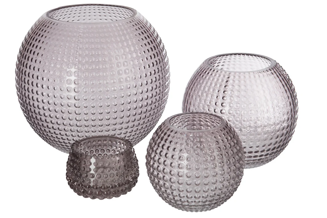 Twee grote, ronde Kaarsenhouder Bubble Glas Transparant Grijs kandelaars hebben een verhoogd bellenpatroon en een transparante grijze tint. De set van twee staat samen tegen een witte achtergrond.