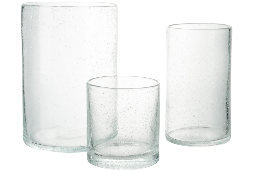De Kaarsenhouder Orkaan Bellen Cilinder Glas Transparant Medium is een heldere glazen cilinder met een gebobbeld, gestructureerd oppervlak. De cilinder staat naast andere cilinders van verschillende grootte op een witte achtergrond.