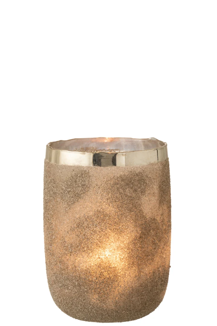 Theelichthouder Frosty Ronde Glas Zilver Extra groot: een brandende kaars gloeit warm in de gestructureerde, zandkleurige glazen houder met een metalen rand.