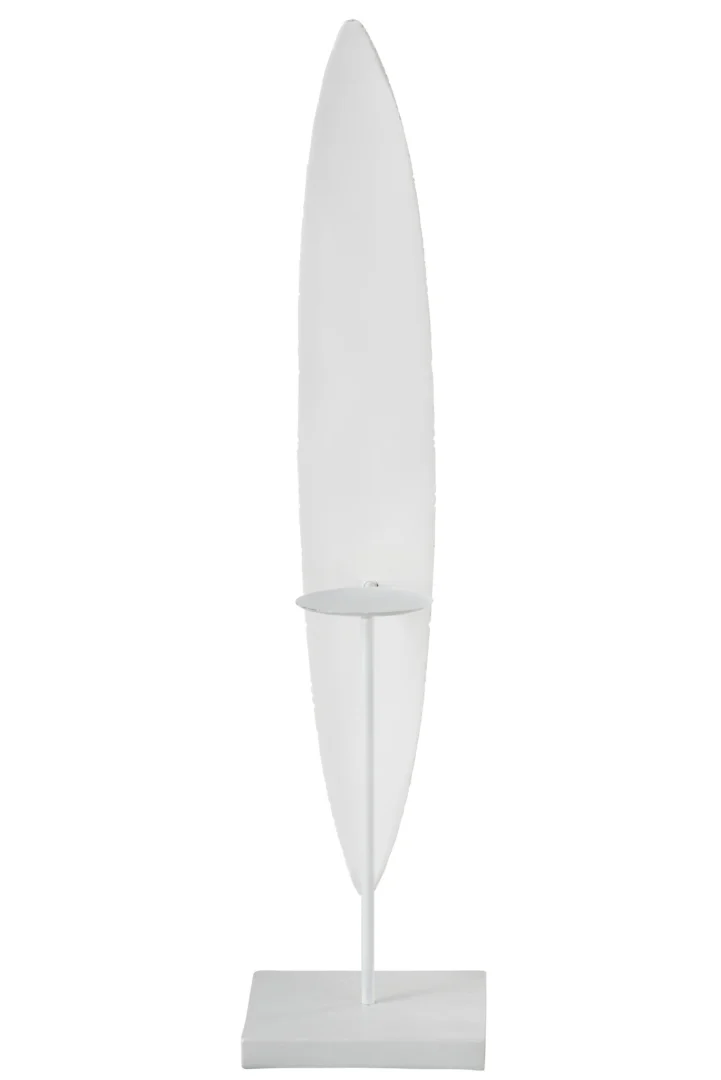 De Kaarsenhouder Schild Polyresin Wit Groot is een hoge, witte, minimalistische kandelaar die verticaal op een rechthoekige voet staat, met een klein rond plankje aan de voorkant.