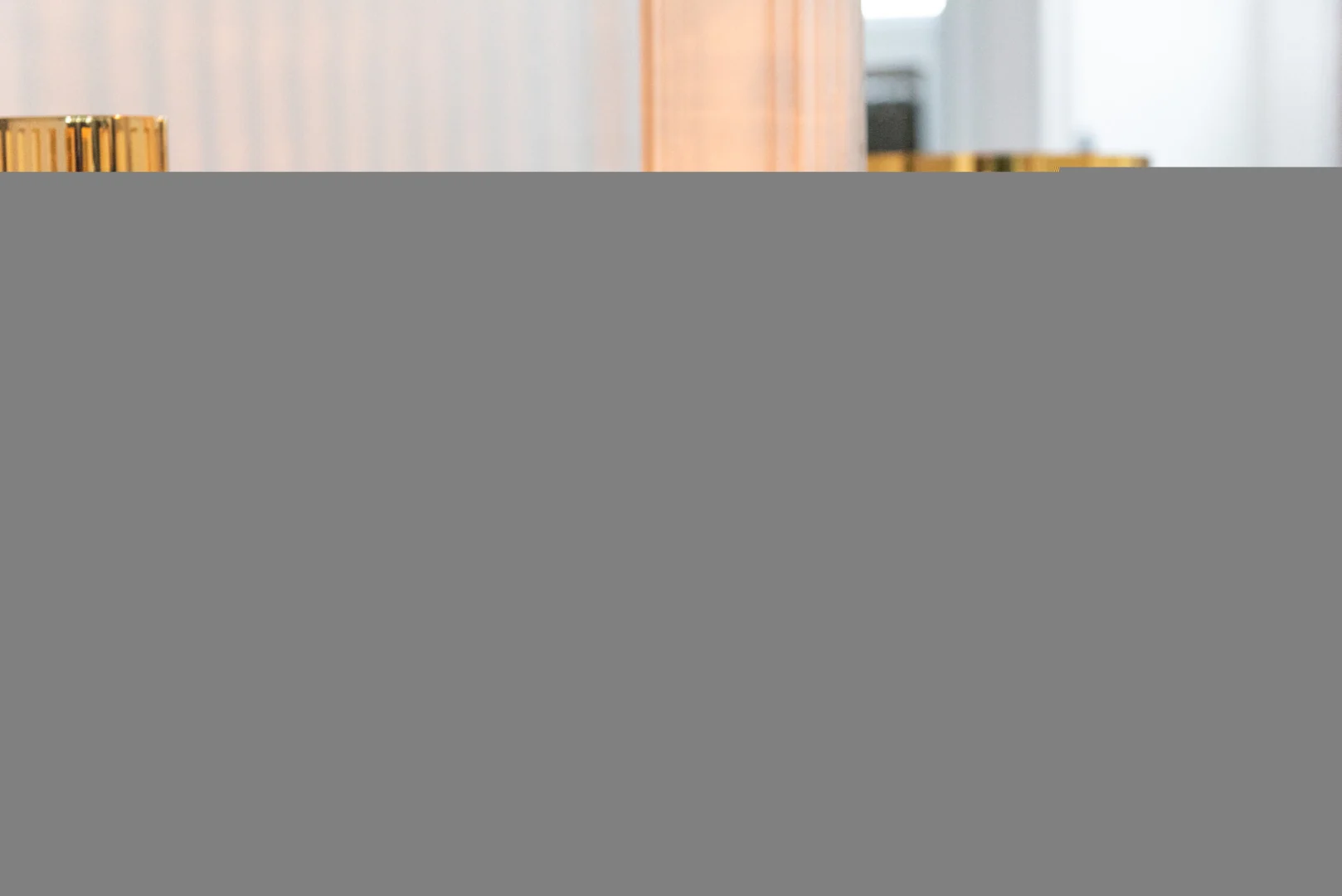 Het spijt me, maar de afbeelding van de Kaarsenhouder Orkaan Streep Glas Goud Groot is gedeeltelijk beschadigd of niet volledig zichtbaar. Probeer het opnieuw te uploaden en ik help je graag met de alt-tekst!.