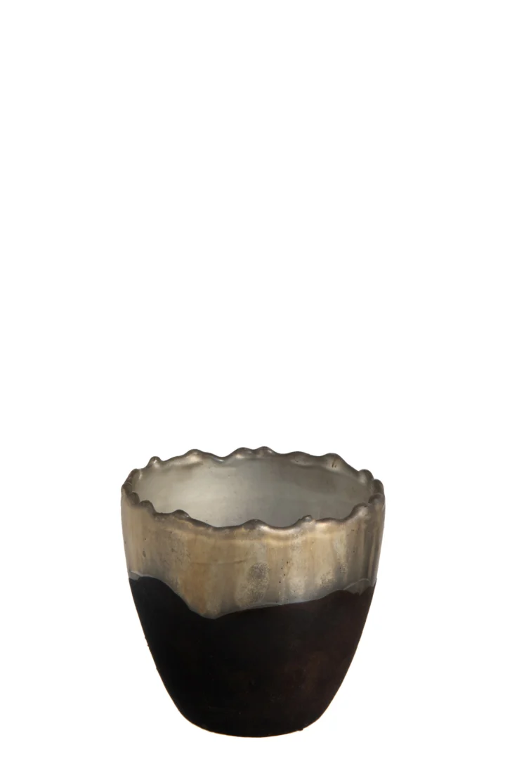 Theelichthouder Noa Glas Donkerbruin Goud: een kleine glazen kandelaar met een golvende, ongelijke rand en een tweekleurige afwerking - donkerbruin aan de onderkant en goud aan de bovenkant - afgebeeld tegen een effen witte achtergrond.