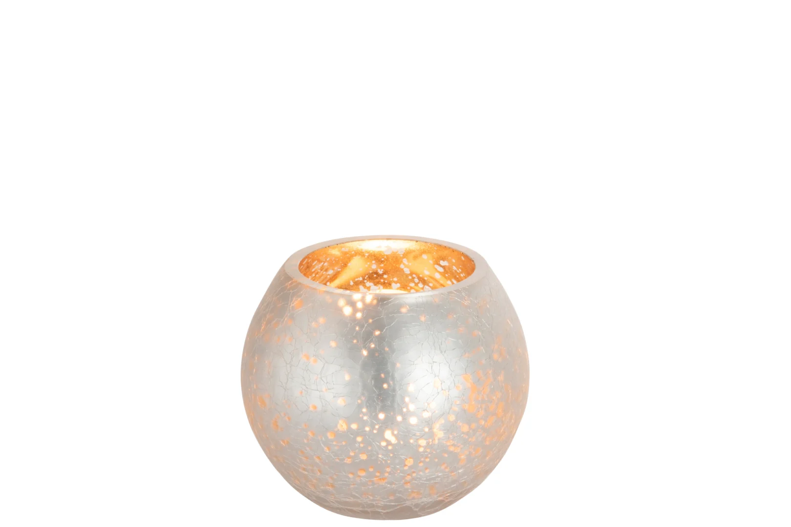De Kaarsenhouder Orkaanbal Kraakglas Zilver Goud Klein is een kleine, ronde zilveren kandelaar met een gebarsten glastextuur die een warme gloed uitstraalt door kleine openingen. Afgebeeld tegen een effen witte achtergrond.