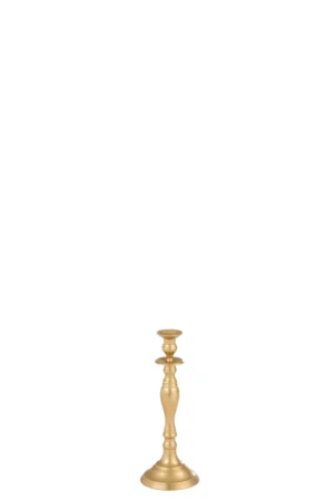 De Kandelaar Klassiek Aluminium Mat Goud Klein, een enkele kandelaar met een klassieke uitstraling, wordt gecentreerd weergegeven op een effen witte achtergrond.