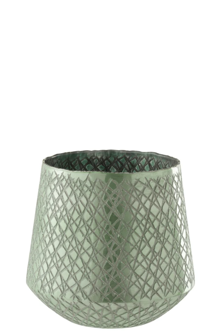 De Kaarsenhouder Orkaan Krassen Glas Mint Groen is een grote, mintgroene glazen kandelaar met een brede basis, smalle bovenkant en een gestructureerd ruitpatroon op het doorschijnende oppervlak.