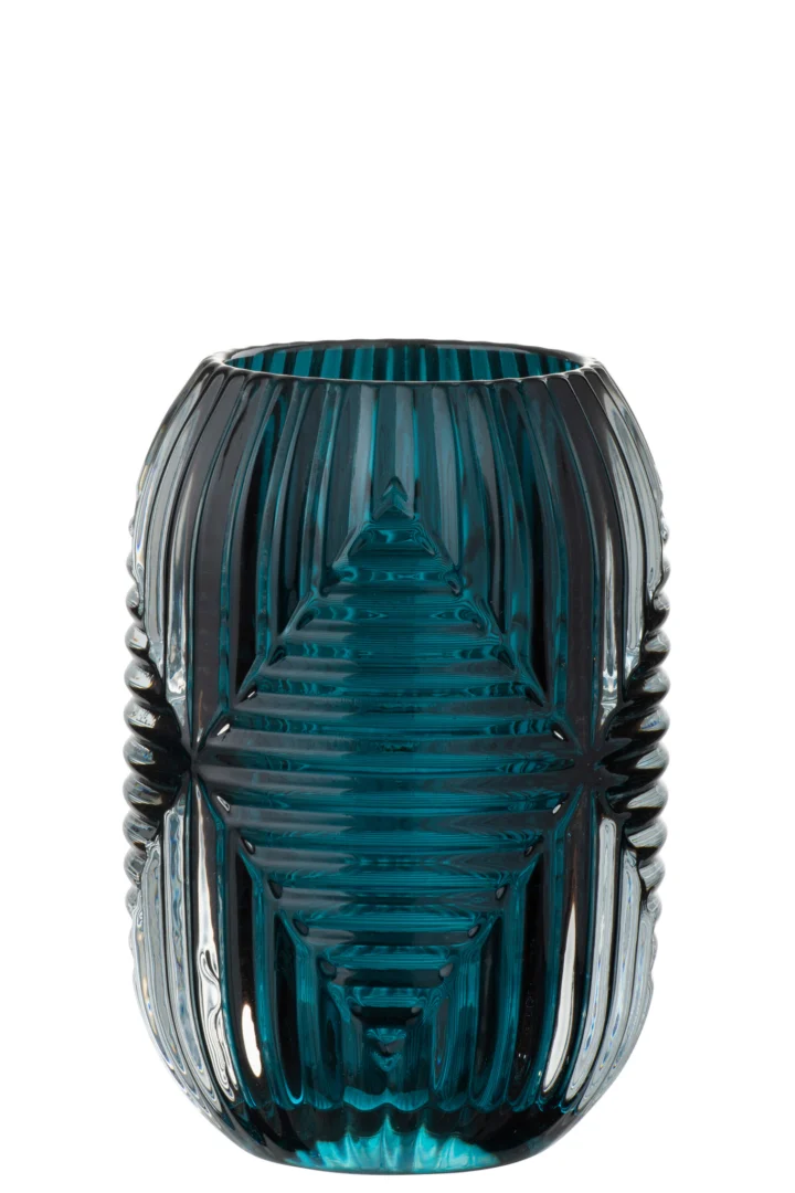 Theelichthouder Hoge lijnen Glas Blauw is een kandelaar van blauw glas met verticale en diagonale ribbelpatronen voor een geometrisch, gestructureerd ontwerp. Hij heeft een cilindrische, licht afgeronde vorm en een transparante afwerking.