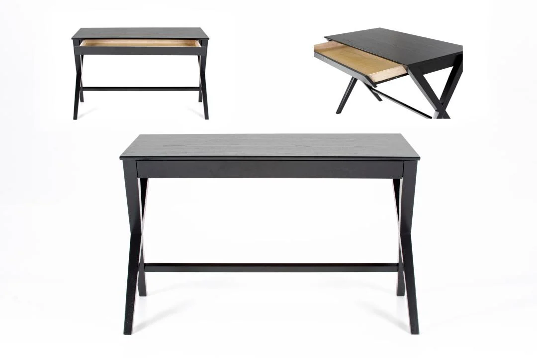 Zwart bureau 120x60 cm met eikenfineer lade. Modern design bureau met kabeldoorvoer.