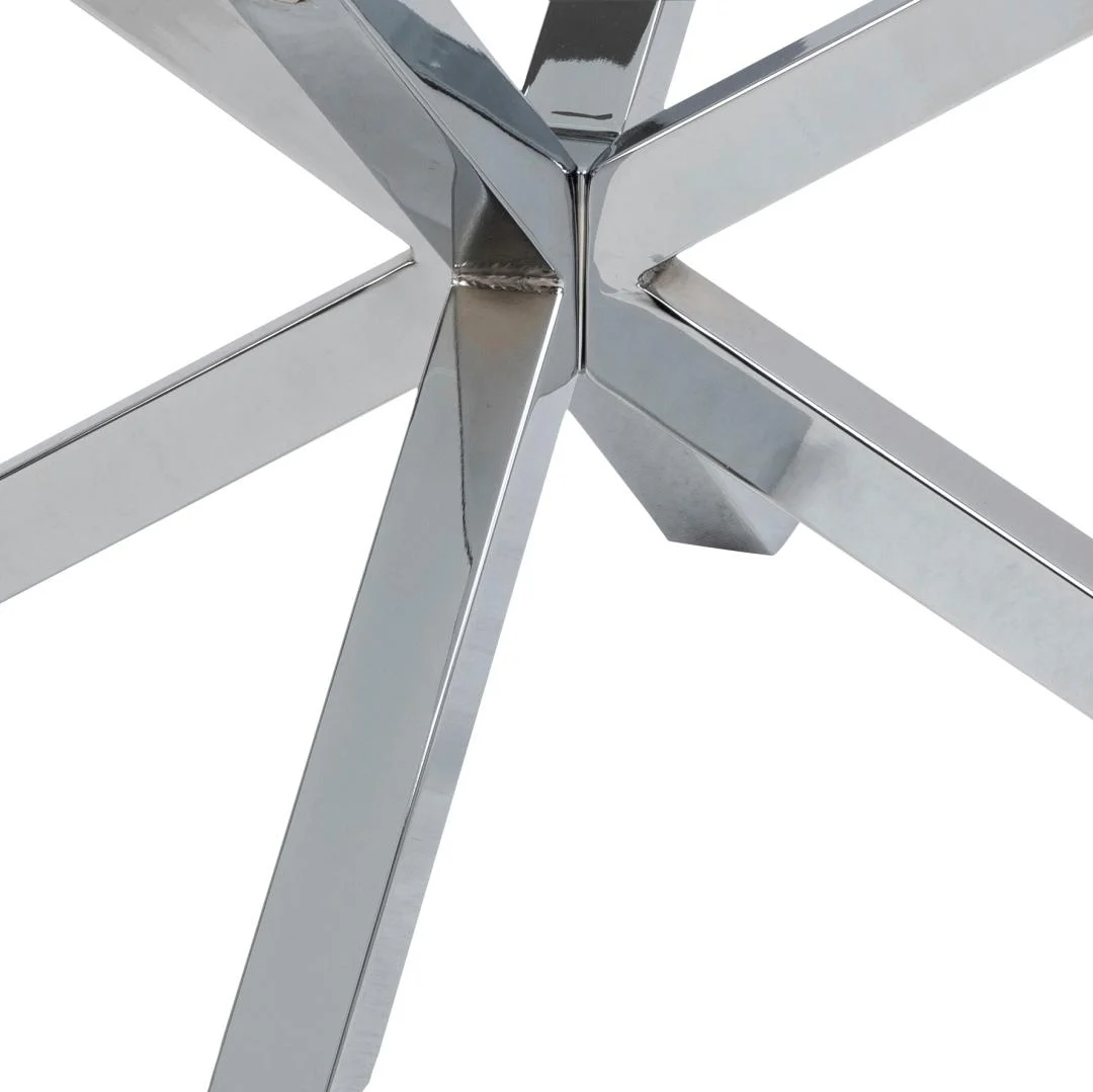 Close-up van de Salontafel Transparant 82 CM Rond, met een geometrisch onderstel met vijf slanke, schuine poten van reflecterend kunststof, die in het midden samenkomen voor een moderne look.