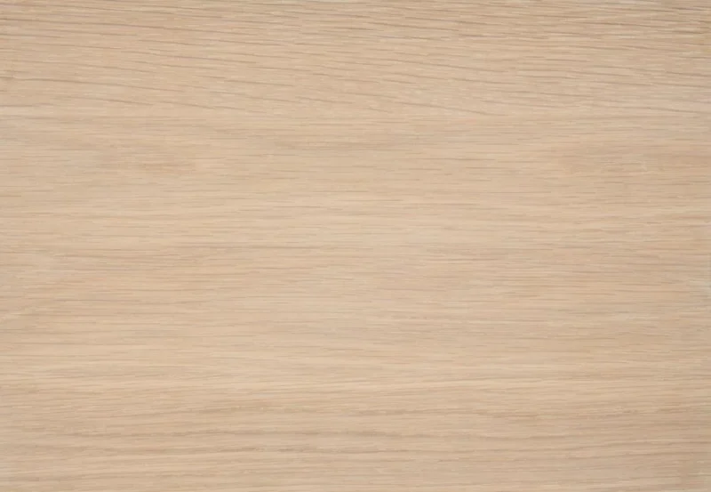 De Salontafel Wit 60 x 42 CM Rond heeft een licht eikenfineer oppervlak met een natuurlijke horizontale nerf, wat een glad en strak uiterlijk geeft en ideaal is voor tafelbladen of vloeren.