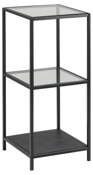 De Seaford boekenkast is een zwart metalen kast met een rechthoekig, open minimalistisch ontwerp. Het heeft drie planken: de bovenste twee zijn van helder glas en de onderste plank is gemaakt van stevig zwart materiaal.