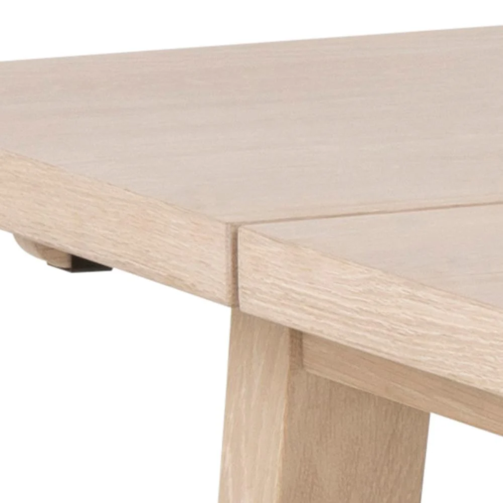 Close-up van de Eettafel Nieuwe Sfeer 200 x 95 CM, met een rechthoekig spaanplaat tafelblad met zichtbare rand, verbinding tussen twee bladen en een stevige poot eronder.